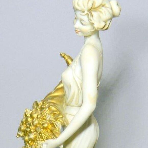 Signed Vintage Giuseppe Armani Figurine, Beautiful Lady Holding a Cornucopia - Picture 7 of 8